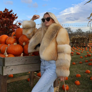 Giacca Lussuosa 2025 con Collo Ampio Reversibile Cappotto <span class=keywords><strong>Invernale</strong></span> Corto Altamente Traspirante da <span class=keywords><strong>Donna</strong></span> in Vera Pelliccia Naturale di Volpe Dorata - Product Image 3