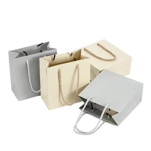 CSMD produsen Cina grosir emas memutar pegangan kemasan hadiah kreatif kecil abu-abu tas kertas untuk aksesoris perhiasan - Product Image 1