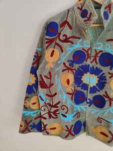 Chaqueta Suzani de Terciopelo, Abrigo Floral Bordado Estilo Boho, Chaqueta Tribal Uzbeka Hecha a Mano, Prenda Exterior Artística - Product Image 2