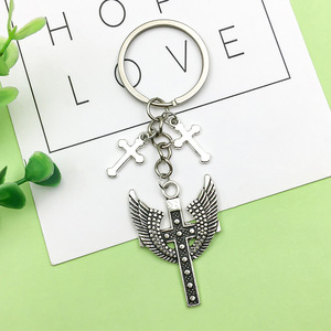 Porte-clés antique en alliage d'argent avec croix et ailes, accessoire de bijouterie portable en alliage de zinc pour cadeaux créatifs DIY - Product Image 4