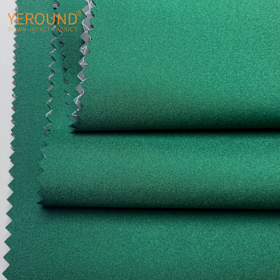 Tissu uni en polyester 75D Impression de film sur le bas du tissu Tissu pour veste coupe-vent imperméable pour l'extérieur
