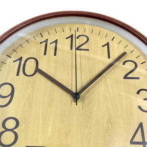 Reloj de Pared de Madera UniQ Silent Sweep con Números Romanos de 10 Pulgadas, Diseño Japandi, Elegante Reloj Decorativo para Sala de Estar - Product Image 4