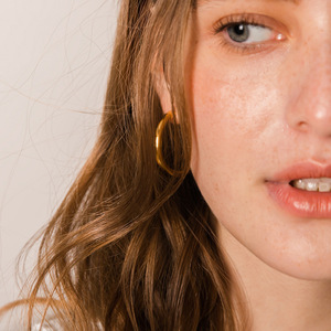 Boucles d'oreilles C-Hoop en acier inoxydable, boucles d'oreilles géométriques pour femmes, bijoux tendance - Product Image 2