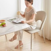 Leder-Esszimmerstuhl im Zeitgenössischen Stil mit Rattanähnlicher Rückenlehne Modernes Minimalistisches Design für Hotel-Restaurant-Nutzung Wohnmöbel