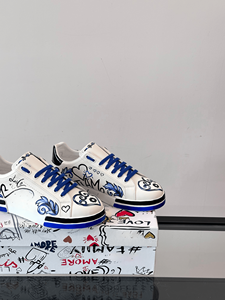 Nouvelles tendances mode homme et femme 2026 : Chaussures décontractées Gabbna en maille plate bleue avec lacets bleus et motif graffiti cœur bleu - Product Image 4