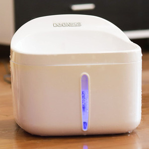 Fuente automática de agua para mascotas Fuente de bebida inteligente para bebedero para gatos y perros eléctricos - Product Image 5