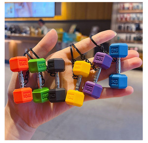 พวงกุญแจดัมเบลล์ 3 มิติ พีวีซี สีดำ ดีไซน์สร้างสรรค์ ของตกแต่งกระเป๋าเป้สะพายหลัง มีสินค้าในสต็อก - Product Image 2