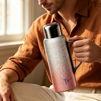 Großhandel Titan-beschichteter 800ml Großvolumiger Thermobecher mit Griff Isoliert Luxuriös Farbverlauf Tragbar für Zuhause Büro Auto Reise