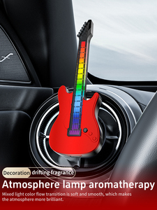 Ambientador de coche con forma de guitarra fresca recién lanzado Material plástico con luz de ambiente Agradable fragancia de salida de aire - Product Image 6