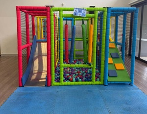 Parc de jeux portable pour enfants, château gonflable, montage facile, capacité de charge 500 kg+, en bois, utilisation en intérieur - Product Image 1