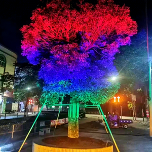 Luminaire d'extérieur pour arbres, conçu pour mettre en valeur les troncs, les branches et les couronnes avec de puissants effets lumineux multicolores - Product Image 1