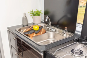 Khu vực khai thác off-road 17ft di động Caravan RV Camper Trailer dễ dàng truy cập thấp hơn khung gầm nhà không thấm nước cho công nhân Khai Thác Mỏ - Product Image 4