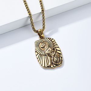 Collar de acero inoxidable con colgante temático de la diosa gata del antiguo Egipto, regalo para hombre, diseño artístico retro - Product Image 4