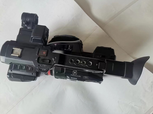 ใช้กล้องวิดีโอแบบมือถือ AG-UX90MC 4k พร้อมซูม 15 เท่า และดีไซน์แบบ V-LogL ช่องใส่การ์ดแบบคู่ - Product Image 3
