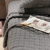 Ensemble de literie matelassé 3 pièces toutes saisons en microfibre unie avec rembourrage en polyester léger