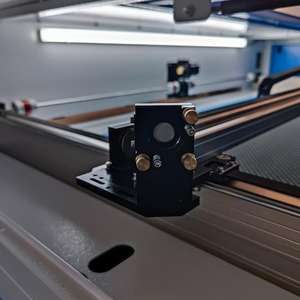 Machine de découpe laser à haute vitesse pour patchs brodés, vêtements, marques et autres industries - Product Image 4