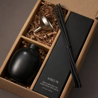 Diffuseur de parfum Aikun 200 ml en verre noir mat avec bâtonnets en rotin, entonnoir métallique et boîte cadeau Kraft compartimentée