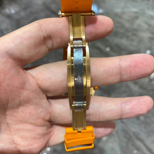 Reloj Automático Esqueleto de Alta Calidad con Incrustaciones de Diamantes en Oro Rosa y Correa de Goma Naranja - Product Image 4