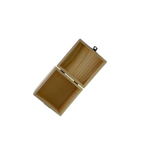 Caja de madera Creaciones de regalo Caja de embalaje de madera sin terminar con tapa con bisagras Caja de regalo artesanal de madera hecha a mano para la venta - Product Image 1