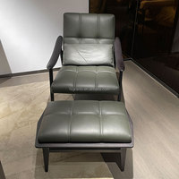 Fauteuil de luxe nordique moderne avec structure en bois, idéal pour salon, chambre, bureau, ou comme chaise longue individuelle au design élégant en cuir.