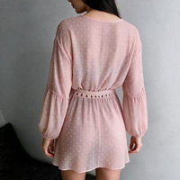 Robe de plage pour femme à pois suisses, manches longues bouffantes, col en V profond, taille à cordon, parfaite pour les vacances à la plage
