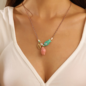 Collier en céramique coloré avec breloques en forme d'étoile de mer, style plage pour femmes - Product Image 3