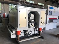 HY-INTECH 5613R 70kW Ponceuse à bois à bande large robuste pour le ponçage supérieur et inférieur des panneaux de meubles en contreplaqué