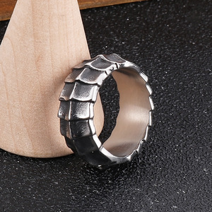 Nouvelle Arrivée Bague Personnalisée en Acier Inoxydable Style Punk Géométrique Incrustée de Diamants Tendance pour Hommes - Product Image 1