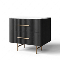 Ensemble de lit en bois de style américain de luxe Sageliving avec tables de chevet pour chambre à coucher, design contemporain en bois de chêne
