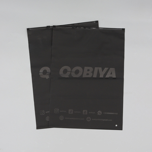 Buste con Cerniera Semitrasparenti Opache Personalizzate con Logo per Imballaggio Abbigliamento - Product Image 3