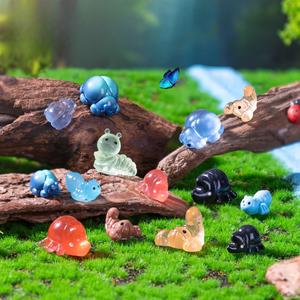 Les nouveaux produits de Weijs présentent des accessoires décoratifs miniatures et des mini-ornements, y compris des insectes simulés. - Product Image 2