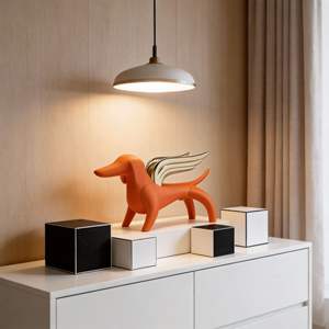 Statue de chien en résine personnalisée pour la décoration d'étagères et de tables, design moderne, sculpture artistique de chien avec des ailes - Product Image 2