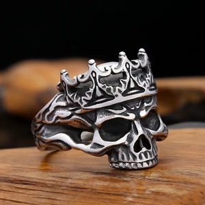 Yunnique – bague couronne vintage en forme de crâne, en acier inoxydable, bijoux unisexes à la mode, cadeau - Product Image 1