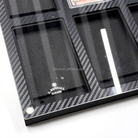 Présentoir mural pour cartes PSA standard avec cadre en acrylique anti-UV durable, insert en mousse EVA magnétique imperméable et écologique, logo personnalisé