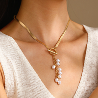 Collier de fête tendance en acier inoxydable avec perles d'imitation, bijoux de mode, chaîne de clavicule exquise, motif serpent plat et grappe de raisins