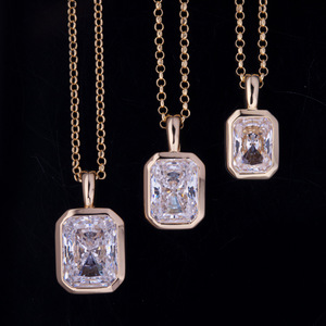 Liontin Berlian Moissanite 3ct Radiant-Cut Bezel-Set D VVS1 Lulus Uji Diamond Tester, Lapis Emas Vermeil Perak S925, Kalung Fashion Perhiasan Mewah - Product Image 3