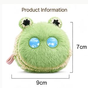 ตุ๊กตาสีแดงตาสีฟ้า ขนนุ่ม ยัดไส้ใยฝ้าย PP เหมาะสำหรับเด็กทุกเพศ - Product Image 2