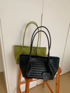 Korean Minimalist Woven Bag Soft Leather Underarm Tote Bag Luxury Vegetable Basket Shoulder Bag with <b>Mini</b> <b>Pouch</b> - Product Image 6