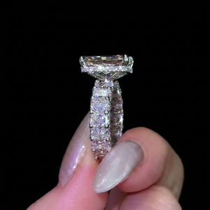 Bague de fiançailles de luxe en diamant de laboratoire taille émeraude avec halo caché, bijoux fins pour femme - Product Image 3
