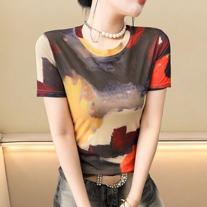 Trendy Sheer Mesh Top With a Floral Print, Short Sleeves, Round Neck, and Slimming Figure-flattering Design - Product Image 4