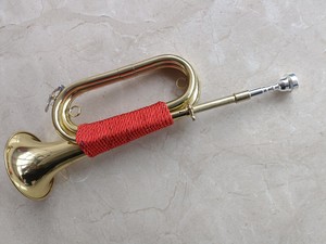 <span class=keywords><strong>Trompeta</strong></span> en D-flat Major Band Bugle Large Brass Marching Horn Profesional Fácil de operar con boquilla 7c - Product Image 3