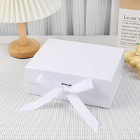Boîtes cadeaux rigides en carton magnétique de luxe avec logo imprimé UV recyclable