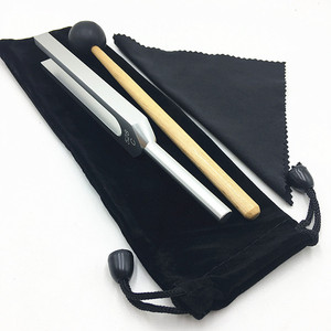Diapasón de aleación de aluminio de 528 Hz, fabricante de diapasones de 528 Hz, grabado láser disponible, viene con funda de tela y martillo - Product Image 1