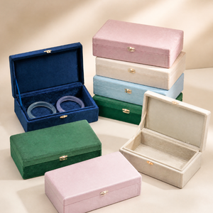 Boîte de rangement à bijoux en velours haut de gamme avec logo personnalisé pour bracelets, colliers et bracelets, idéale pour les propositions de mariage - Product Image 4