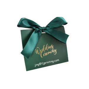 <span class=keywords><strong>Sac</strong></span> en papier pour cadeaux <span class=keywords><strong>de</strong></span> fête <span class=keywords><strong>de</strong></span> mariage ou d'<span class=keywords><strong>anniversaire</strong></span> avec nœud en ruban doré personnalisé avec logo imprimé - Product Image 1