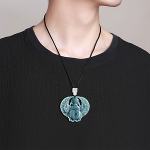 Pendentif authentique en jade naturel bleu, bijou en jade de qualité glace, pièce unique et de petite taille pour hommes et femmes. - Product Image 1