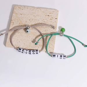 Bracelet d'amitié en velours coréen tressé, style minimaliste, avec perles lettres et clochette, idéal pour les fêtes et cadeaux - Vente en gros usine - Product Image 3