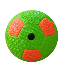 Cadeaux de divertissement 2.5mm Pvc Kids Woven Embossed Matt Surface Noir et Blanc Coloré Taille Deux Mini Enfants Football