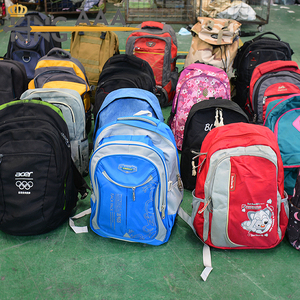 Bolsas usadas de marca en pacas Mochilas escolares Bolsas para niños limpias Mezcla de segunda mano - Product Image 2