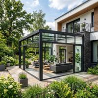 Véranda rétractable au design moderne, structure renforcée, coulissante automatique, double vitrage pour villa et terrasse extérieure